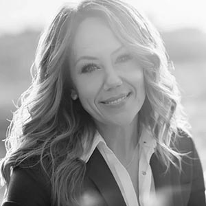 black and white profile picture of Lauren Houser