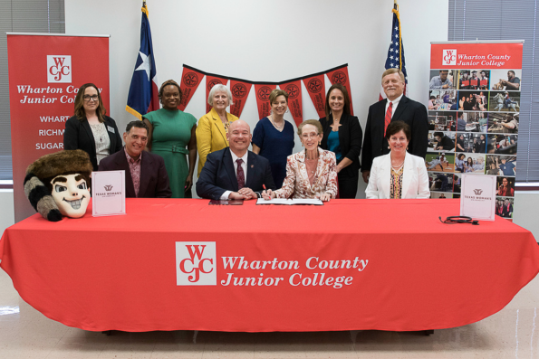 Dr Figueroa and WCJC MOU signing.