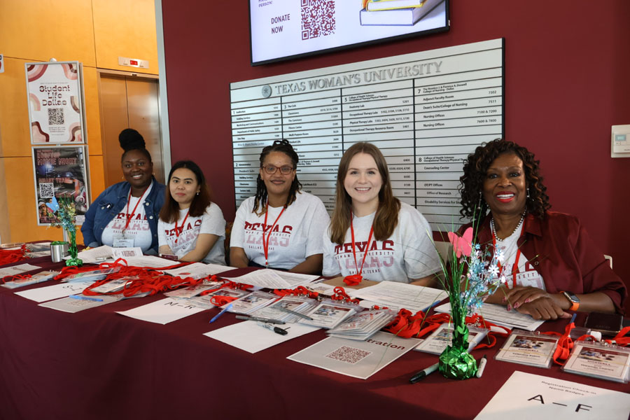 College of Nursing volunteers for Doswell Health Informatics Conference